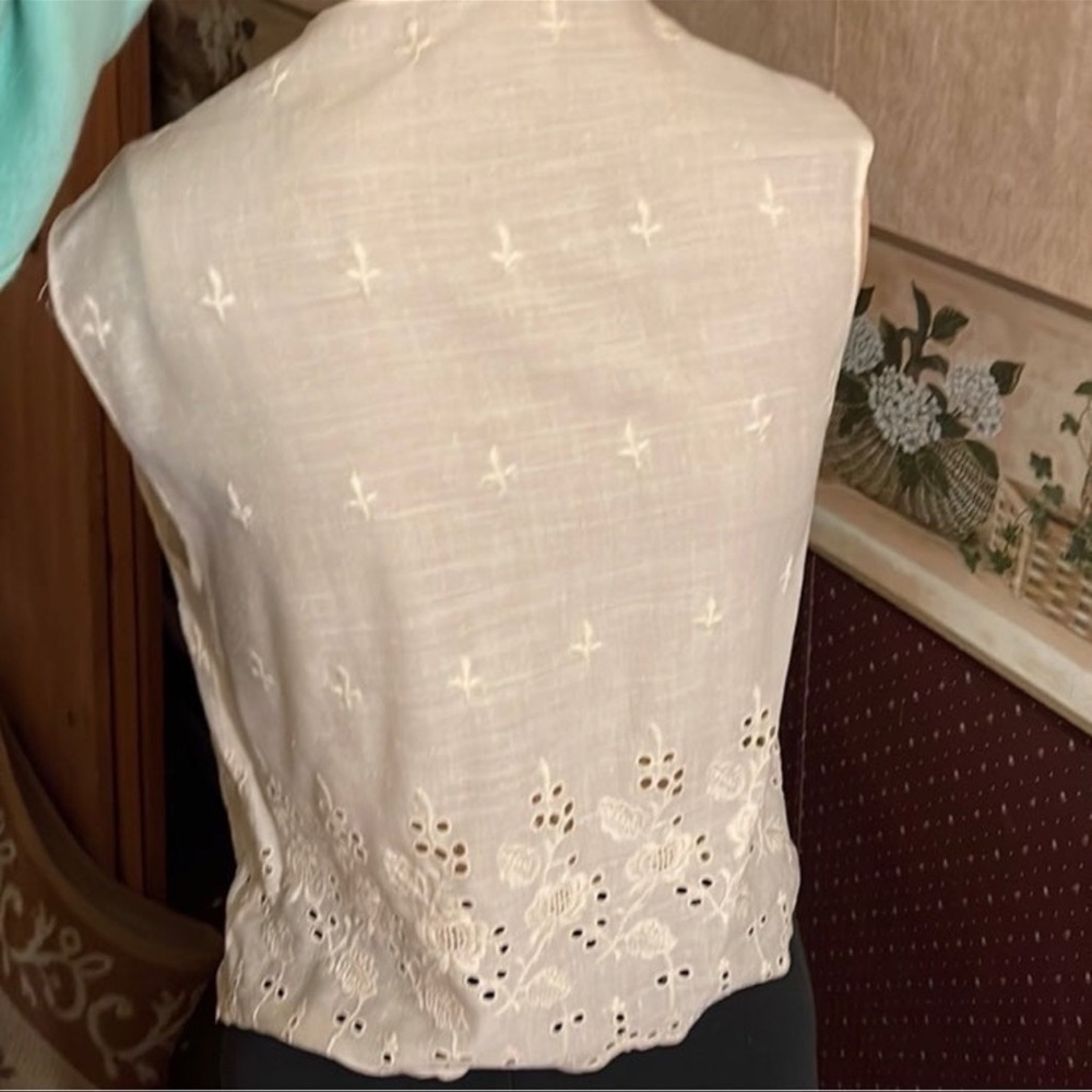 Eyelet Vest - Picture 3 of 3